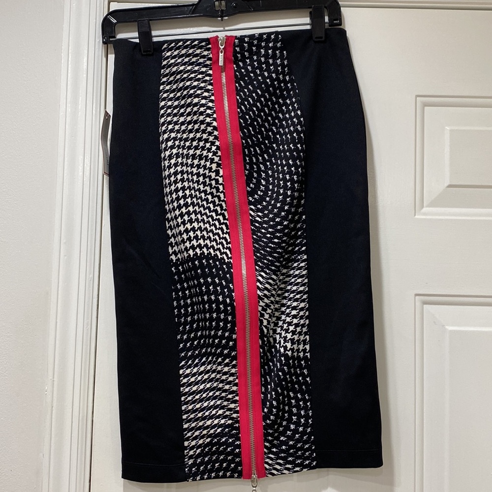 NWT.  BisouBisou, women’s size small, pencil skirt.